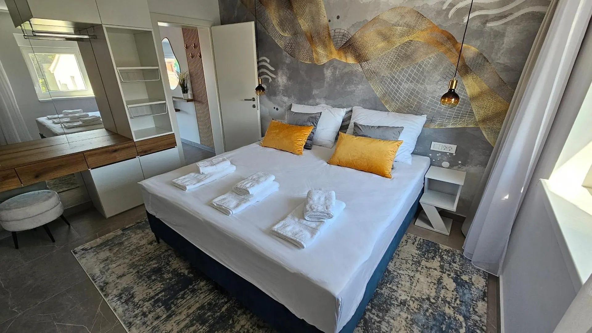 Blue Moon Apartment, Now With Jacuzzi Mandre 0*,