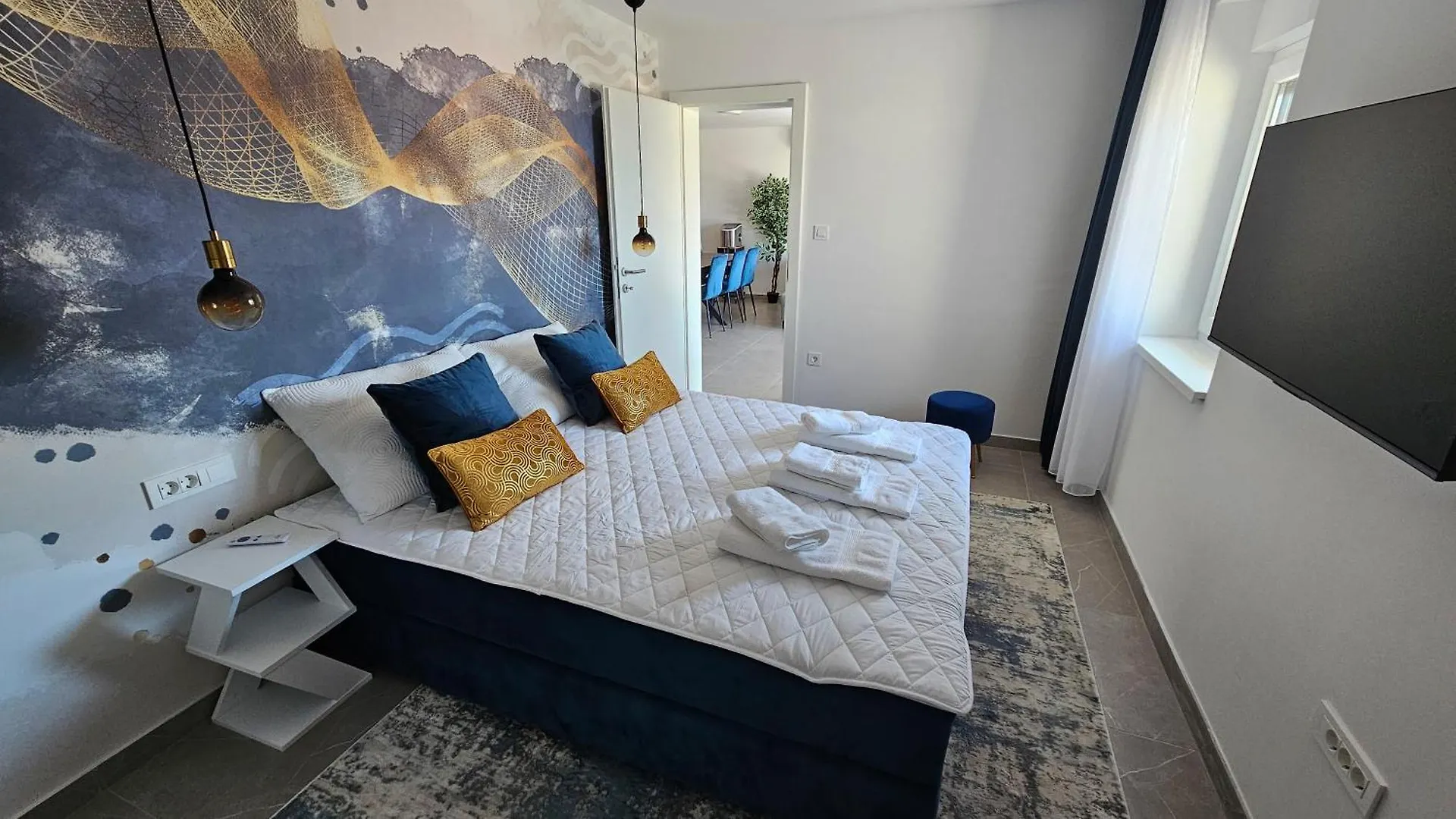 Blue Moon Apartment, Now With Jacuzzi Mandre