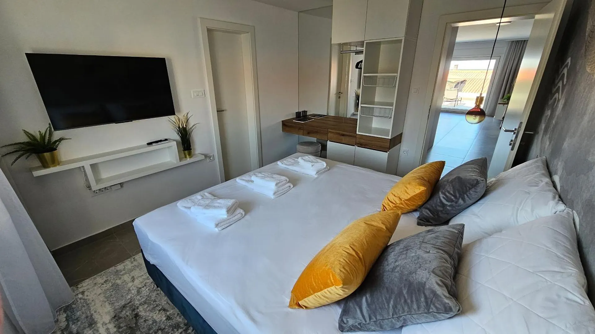 Apartment Blue Moon Apartment, Now With Jacuzzi Mandre