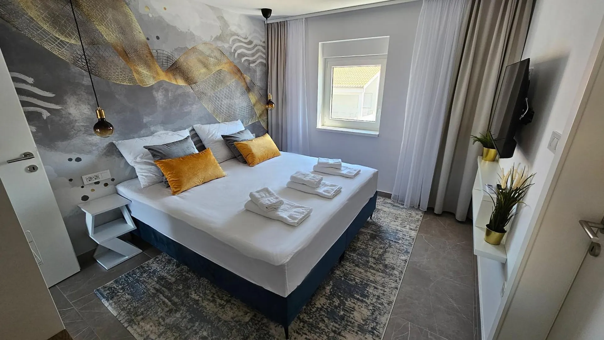 Blue Moon Apartment, Now With Jacuzzi Mandre 0*,  Croatia