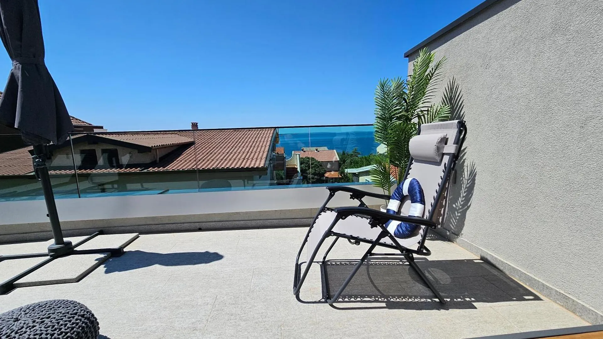 Blue Moon Apartment, Now With Jacuzzi Mandre 0*,  Croatia