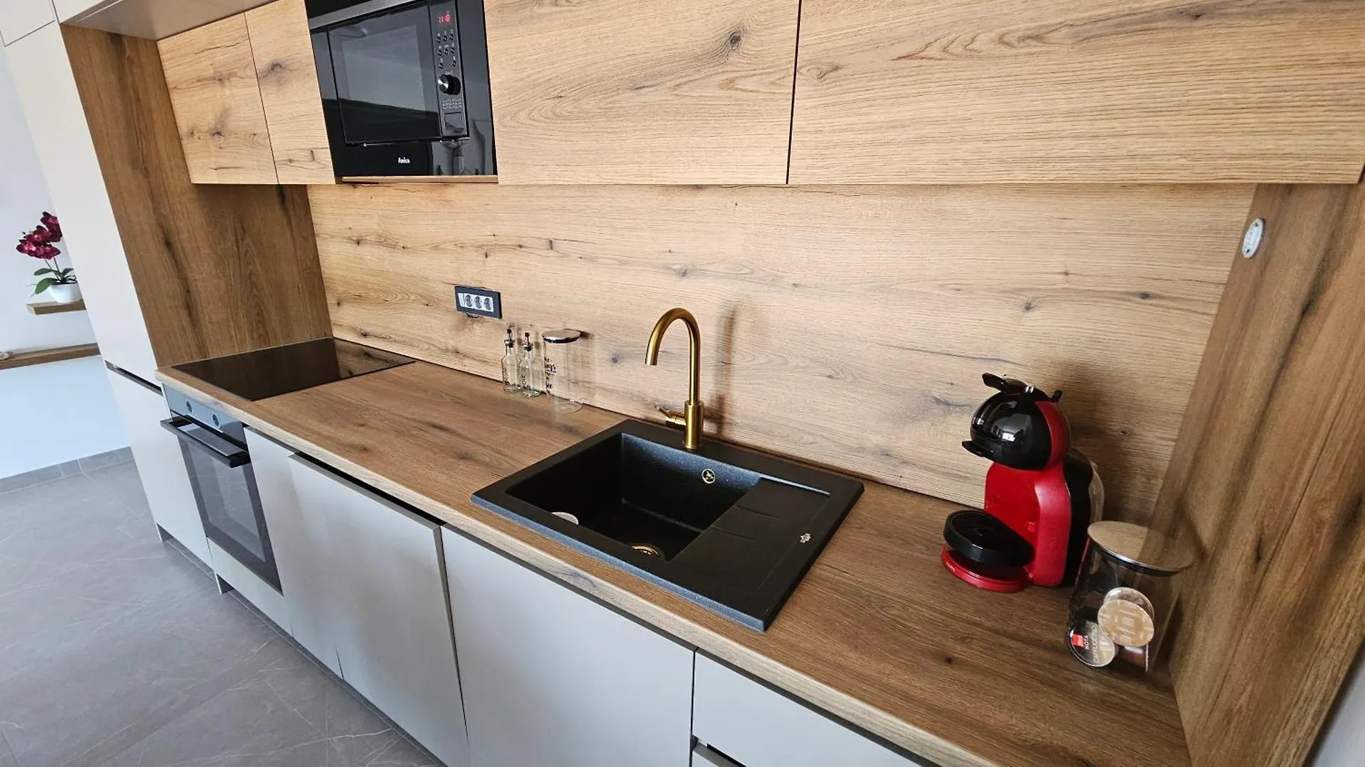 Blue Moon Apartment, Now With Jacuzzi Mandre Apartment