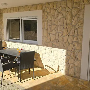 Apartament Giovanni, Mandre