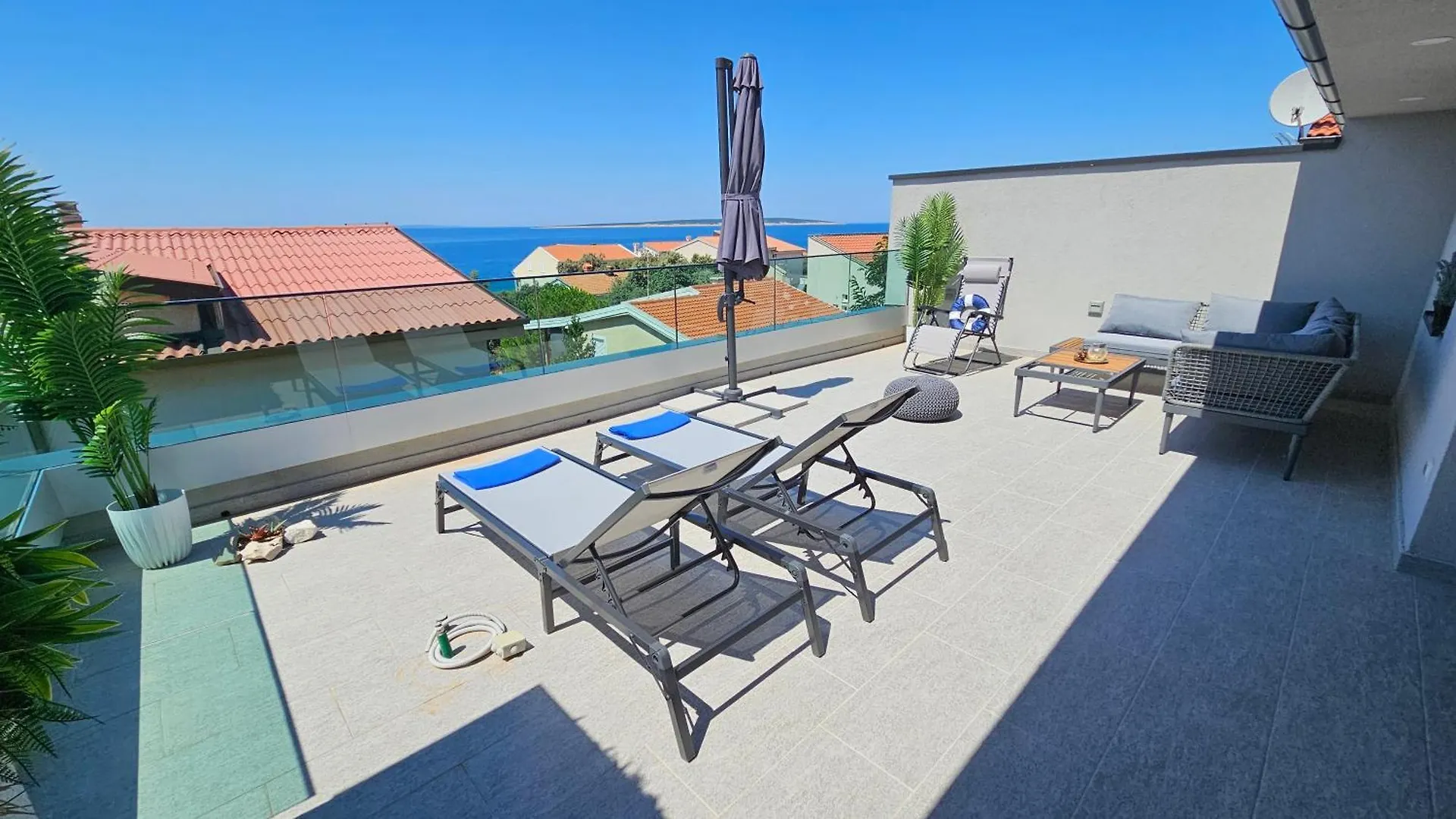 Blue Moon Apartment, Now With Jacuzzi Mandre Apartment
