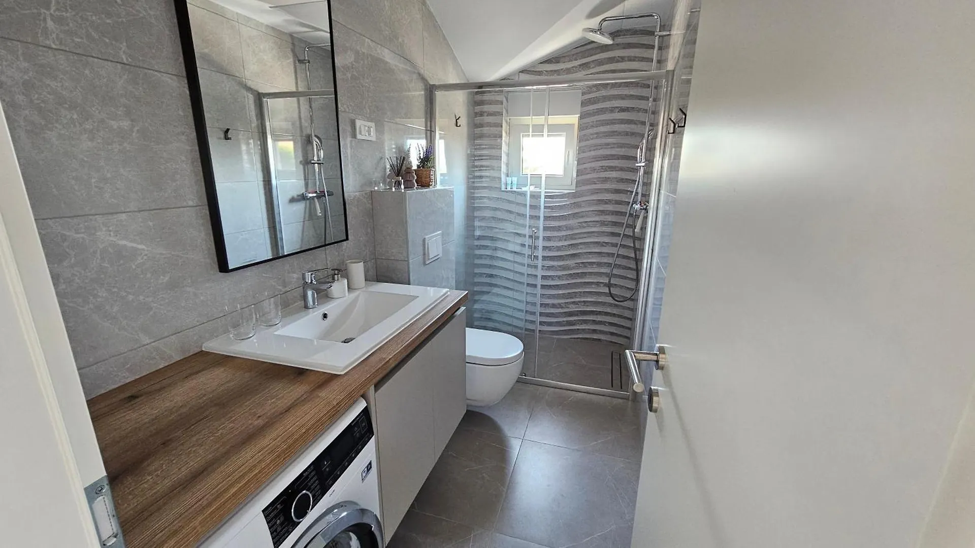 Blue Moon Apartment, Now With Jacuzzi Mandre